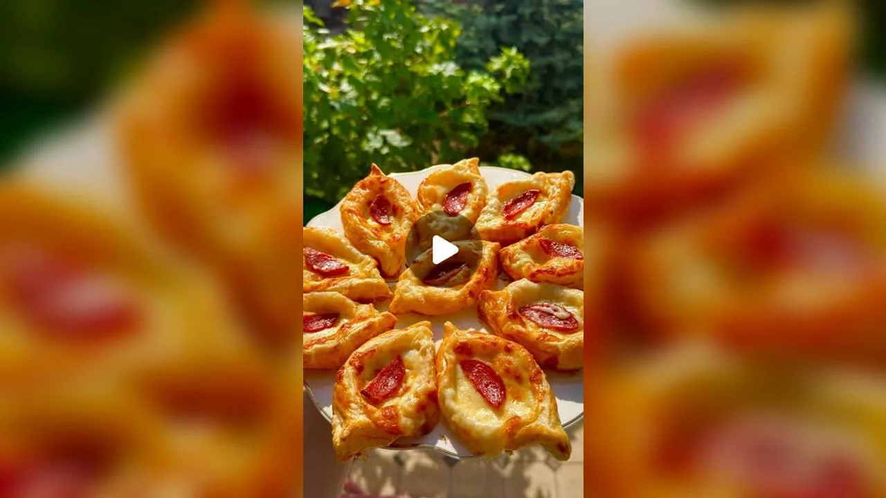 Слойки з моцарелою та ковбасою