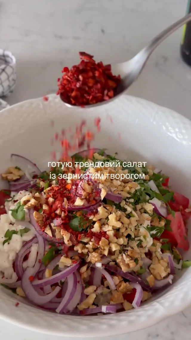 Tomato salad with cottage cheese, bell pepper and nuts