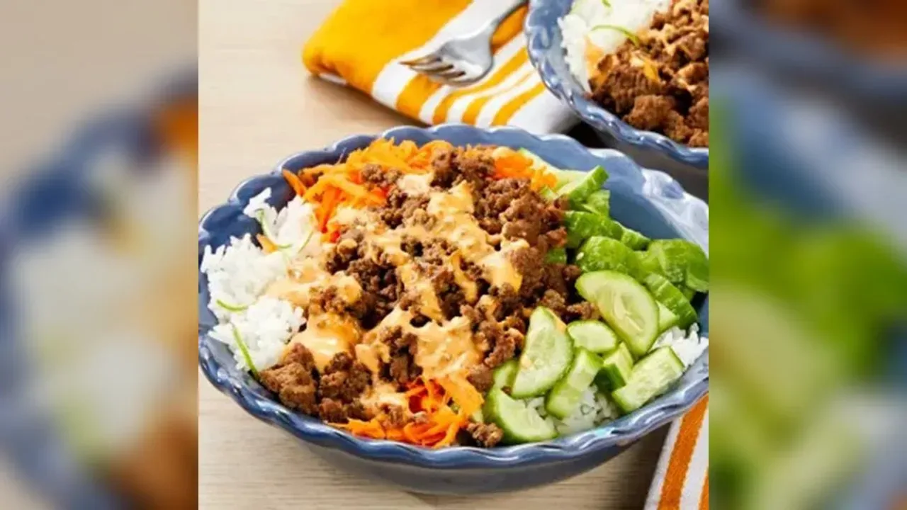 Beef Banh Mi Bowls with Sriracha Mayo, Carrot & Pickled Cucumber