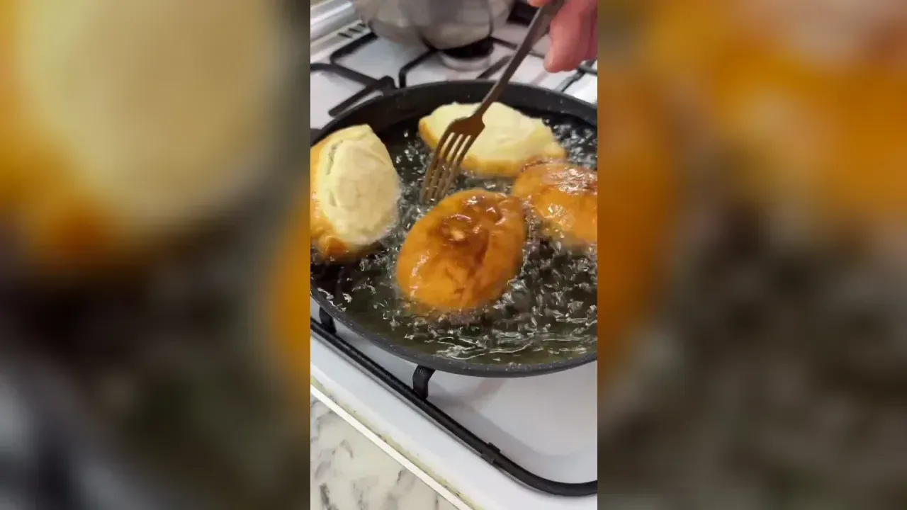 Смажені пиріжки з м'ясно-картопляною начинкою
