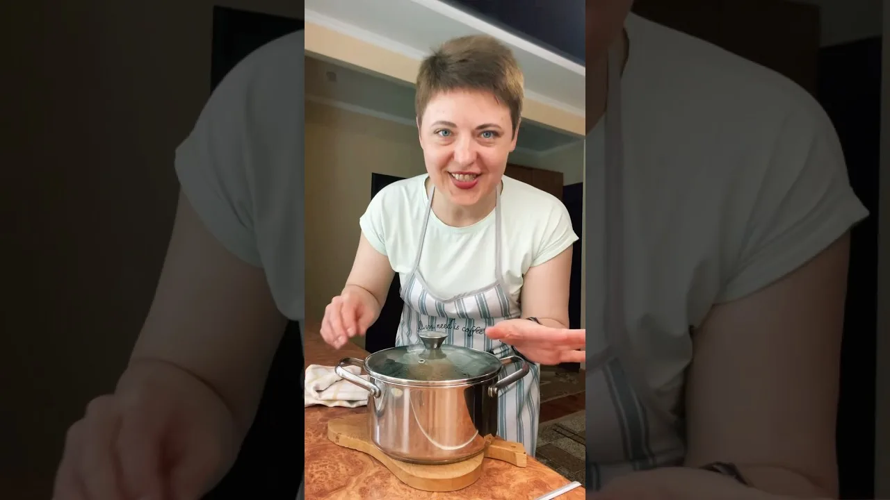 Пательня з картоплею та печерицями