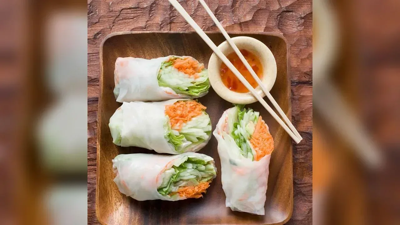 Salmon noodle wraps