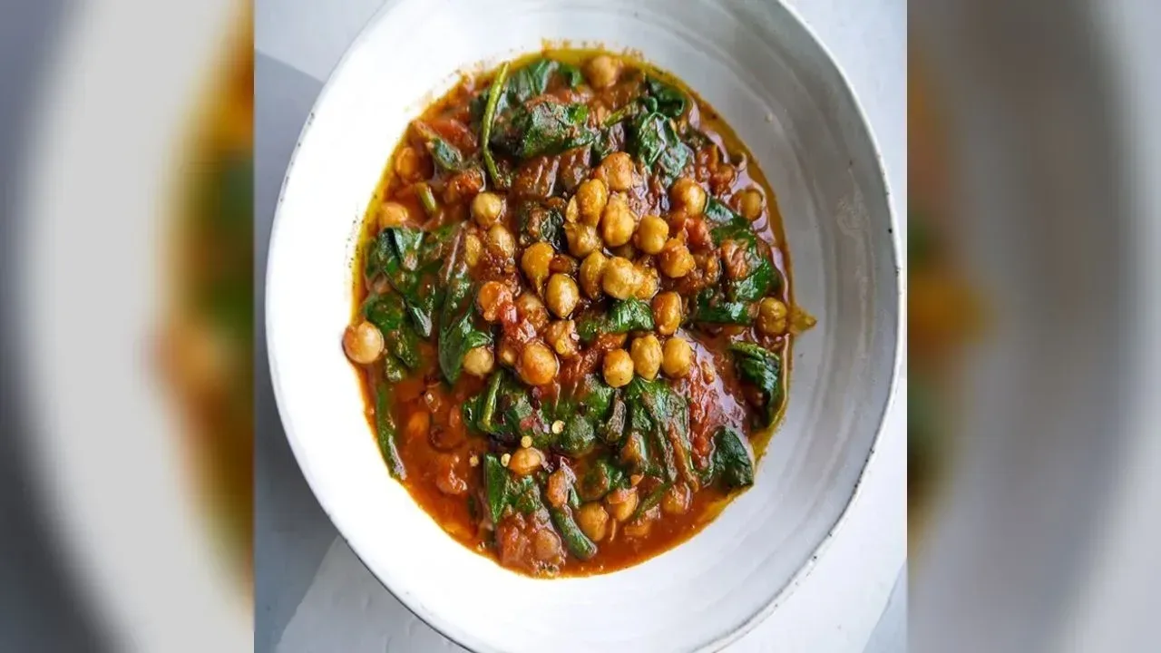 Chickpea, chorizo & spinach stew