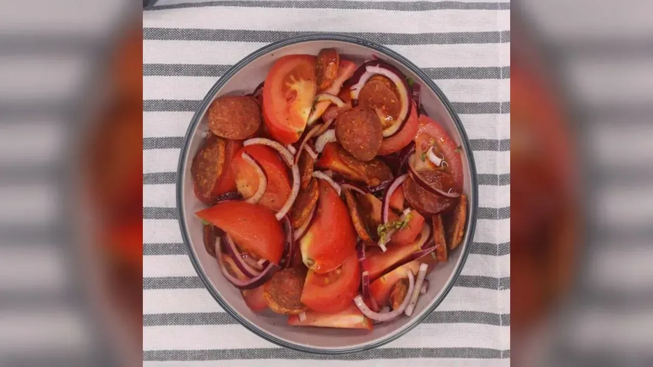 Chorizo & tomato salad