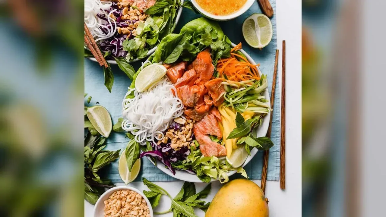 Noodle bowl salad
