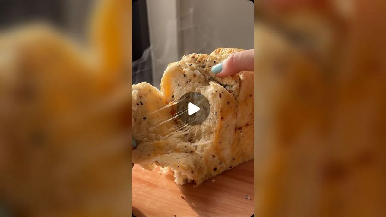 Everything Bagel Parmesan Pull-Apart Bread
