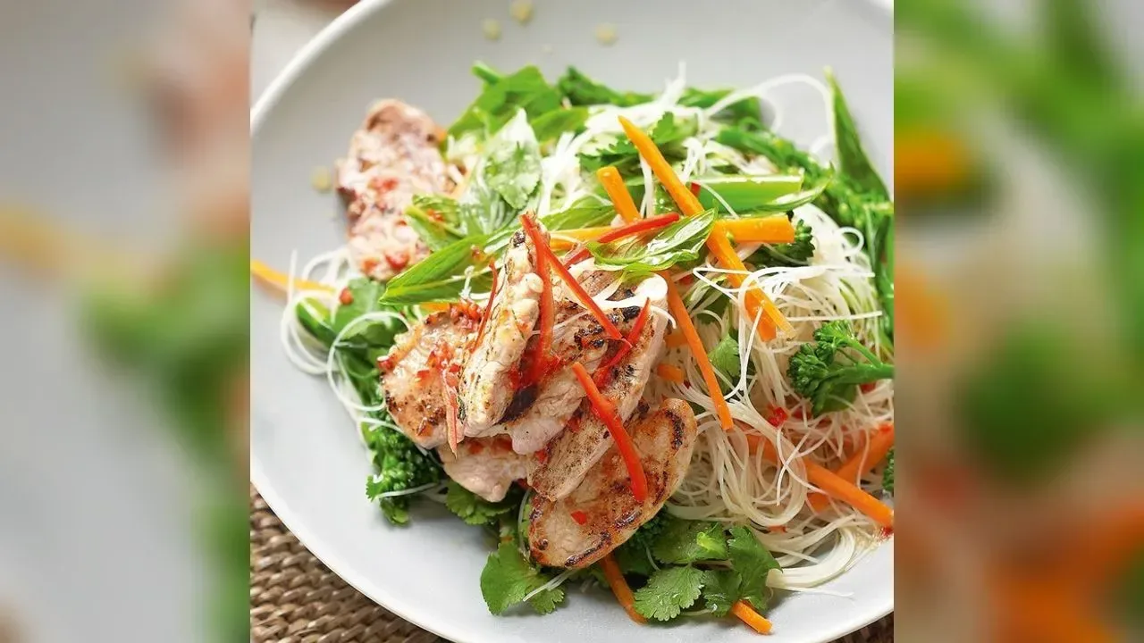 Thai rice noodle salad