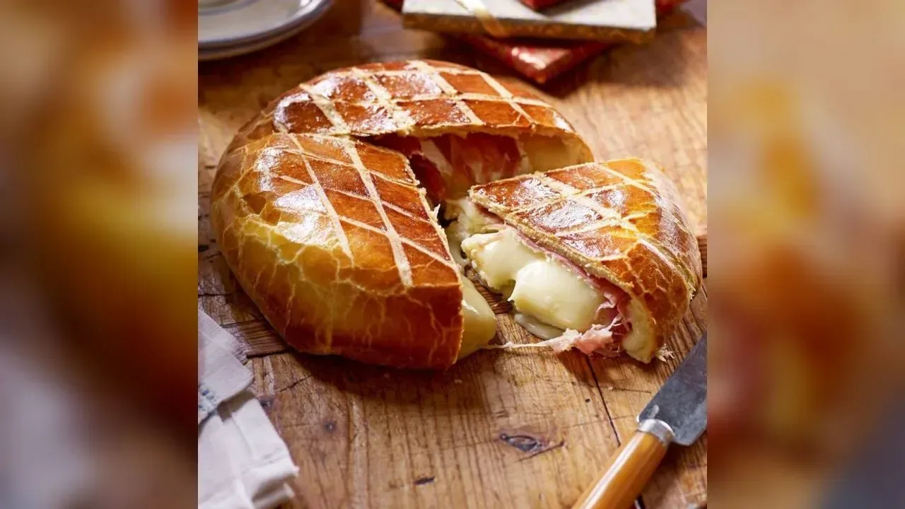 Brie wrapped in prosciutto & brioche