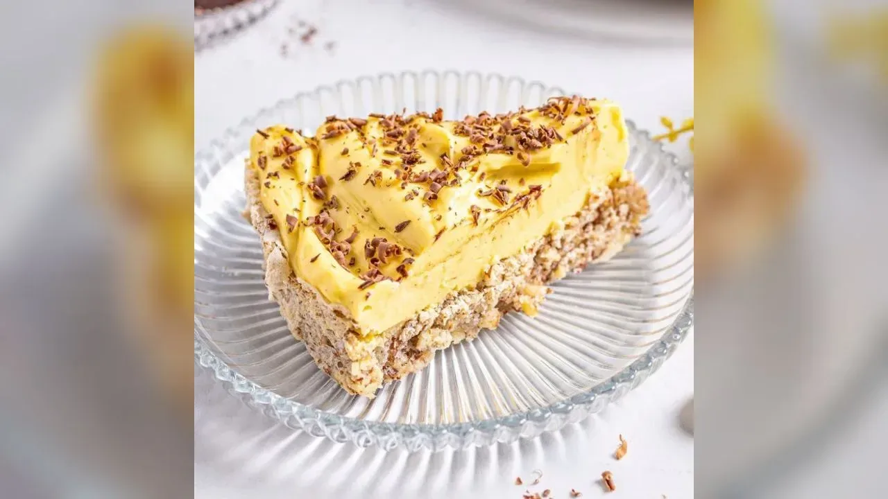 Suksessterte (Norwegian almond “success cake”)