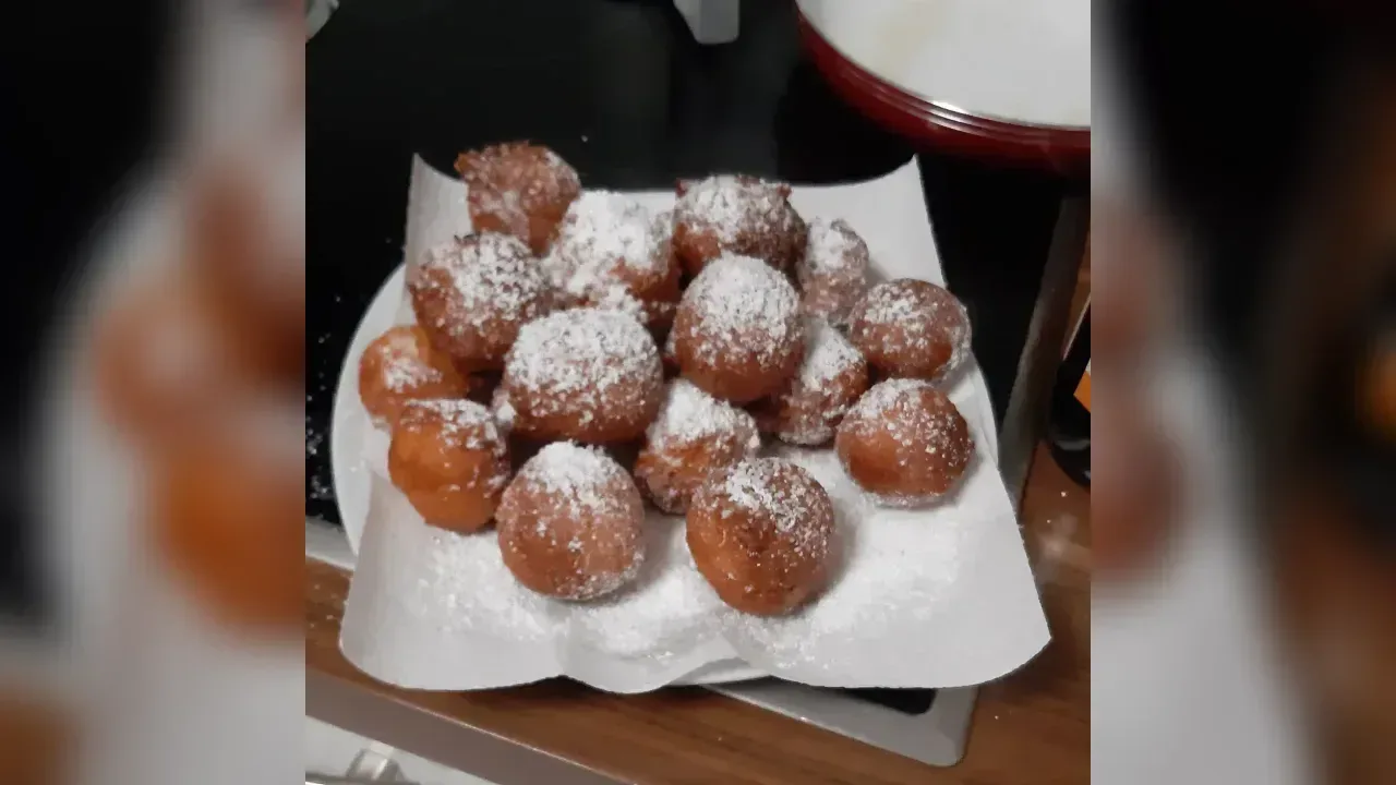 Quarkbällchen – Fried curd balls