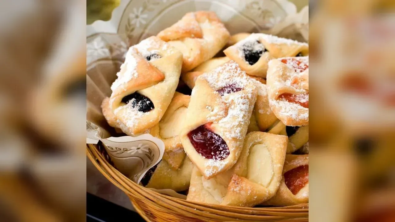 Rogaliki (Polish Croissant Cookies)