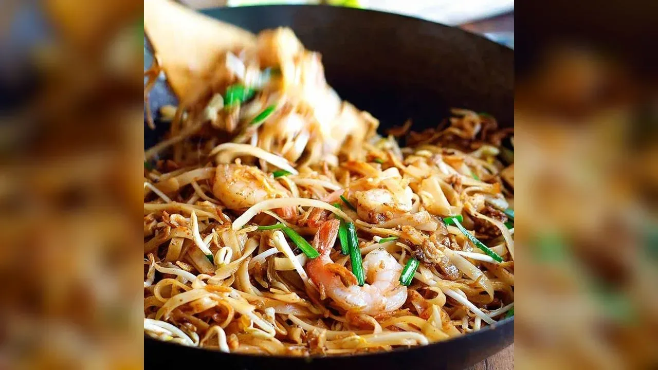 Spicy Thai prawn noodles