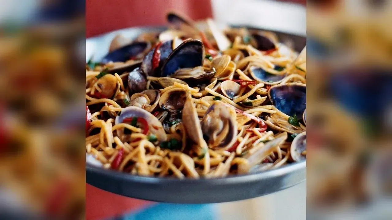 Seafood fideuà