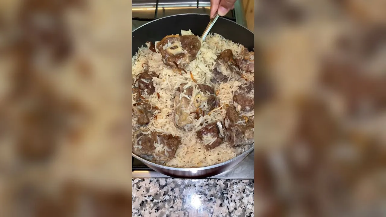 Yakhni Pulao (Carneiro)