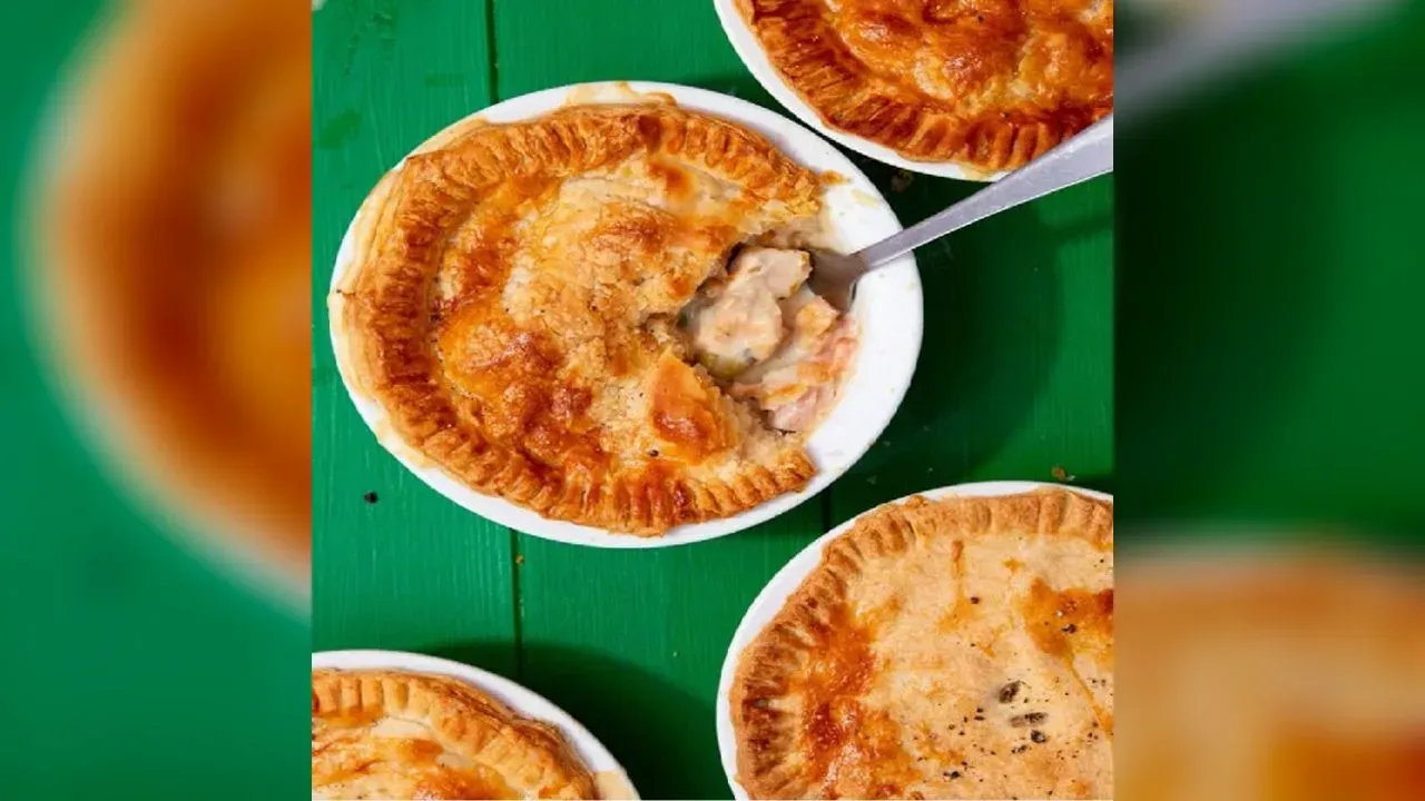 Spanish chicken pie