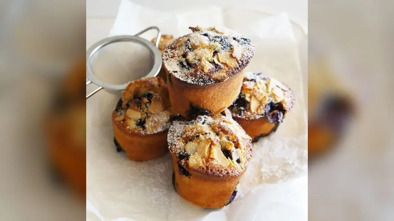Blueberry & lemon friands