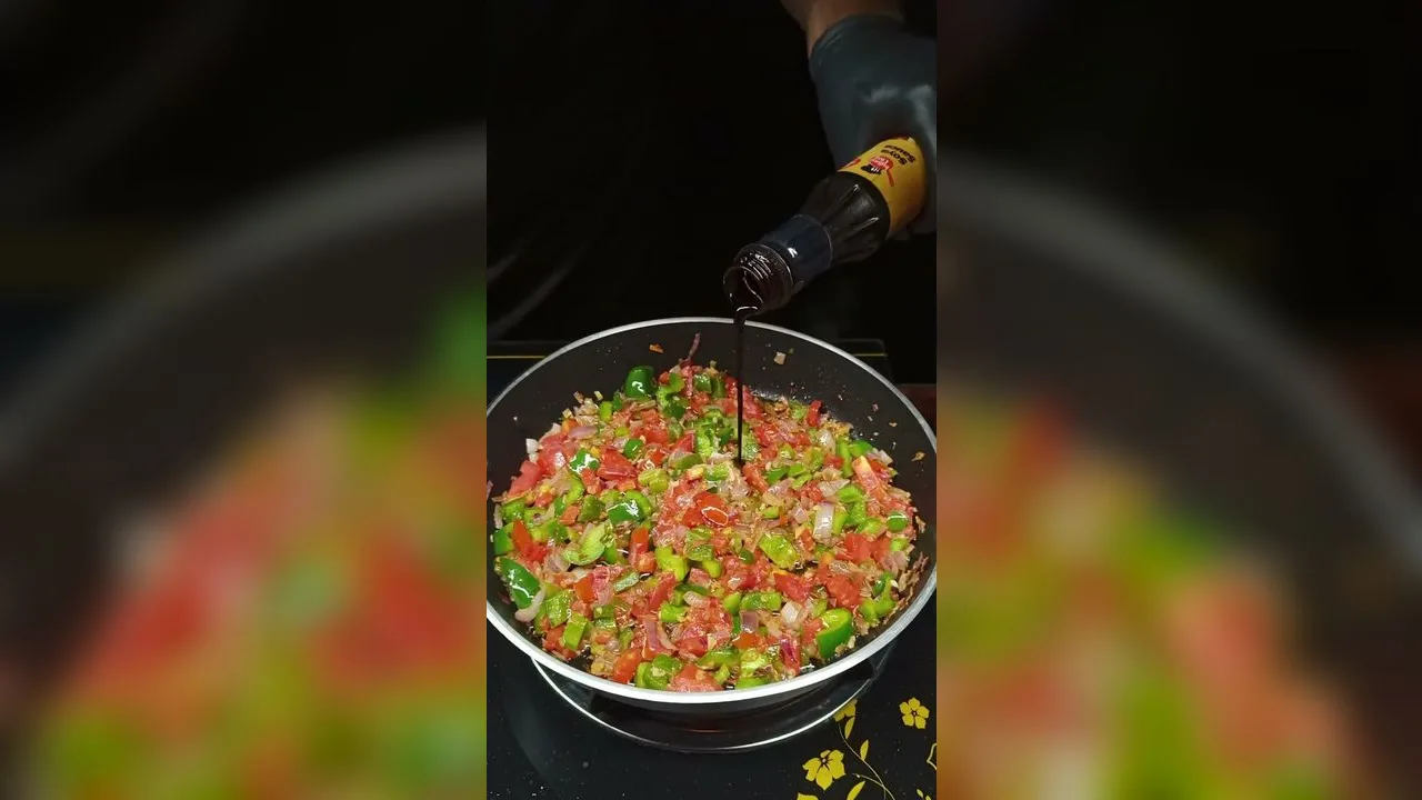 Пенне з овочами в соєвому соусі