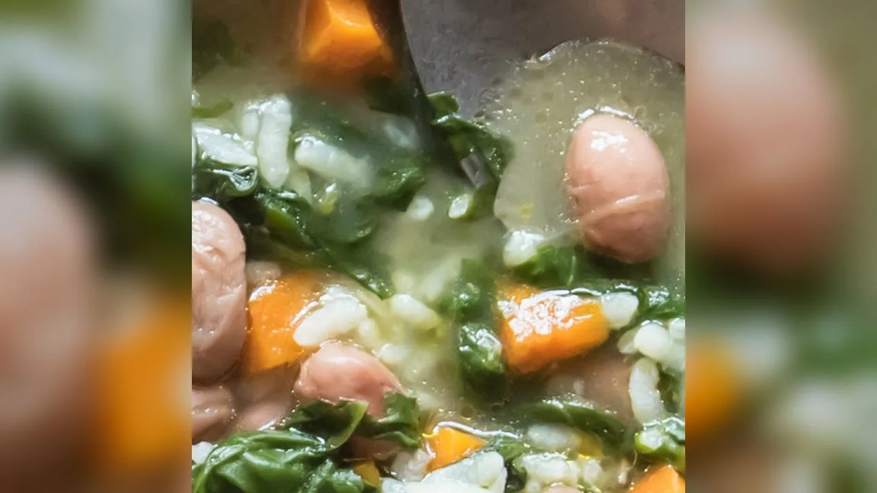 Minestra di riso con bietole, fagioli e carote