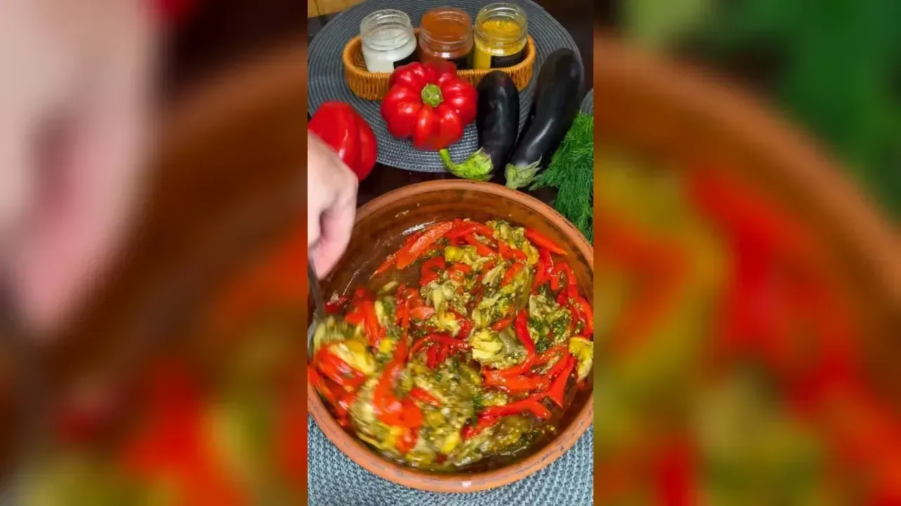 Запечені баклажани з болгарським перцем