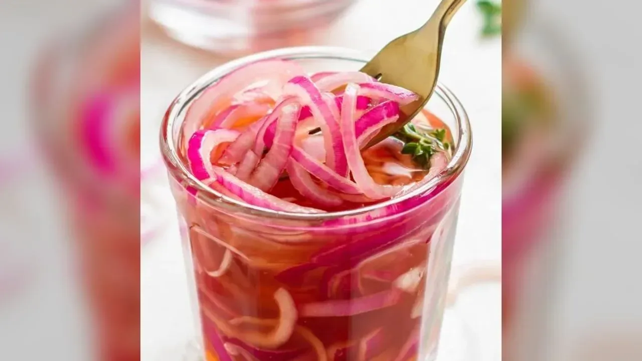 Red onion pickle