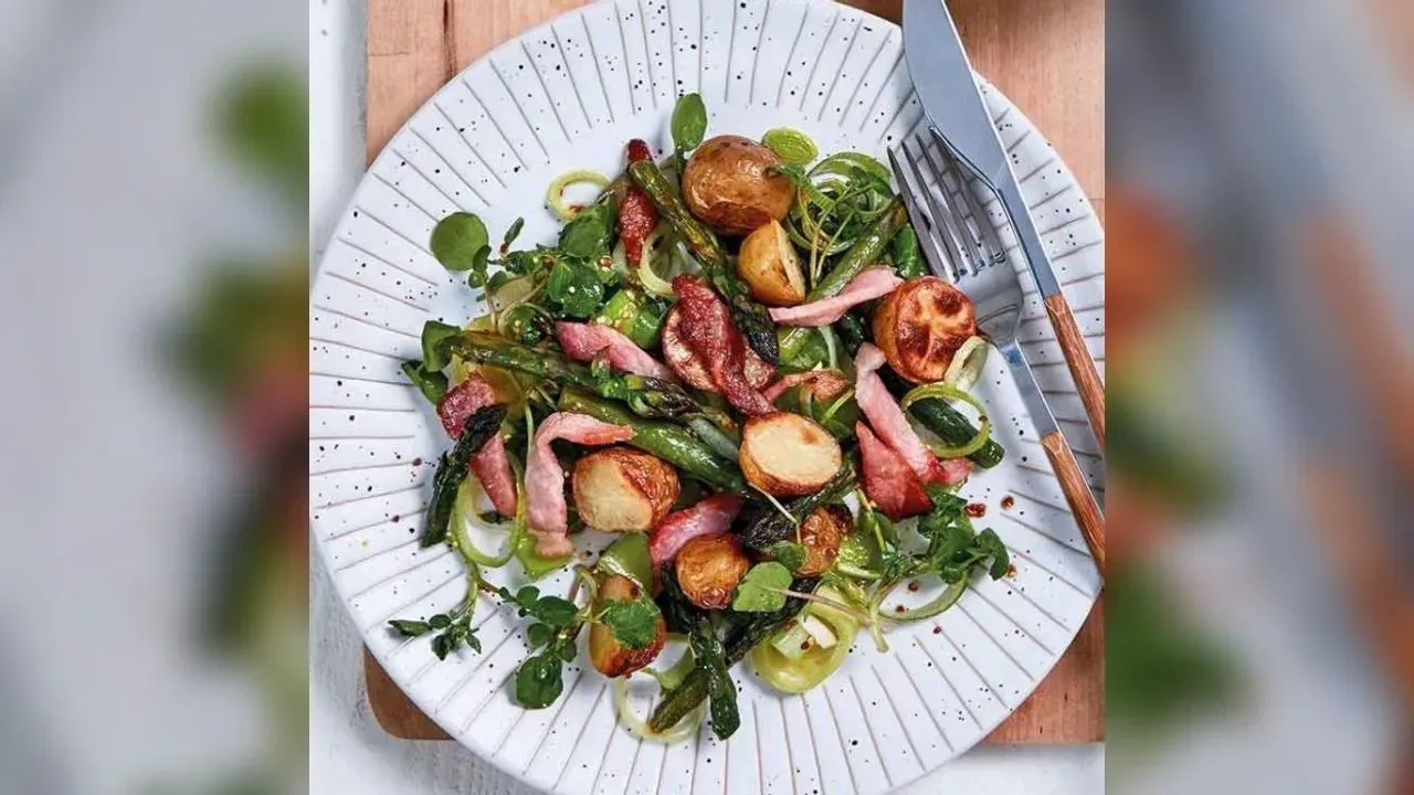 Warm roast asparagus salad