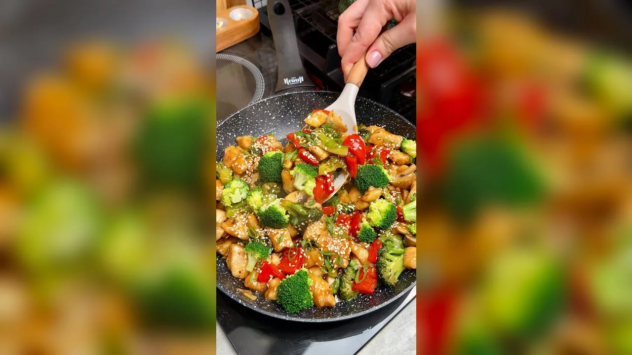 Ensopado Asiático de Brócolis e Frango