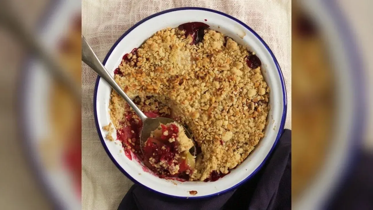 Apple & Blackberry Crumble