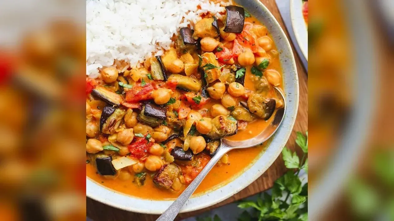 Grilled aubergines with spicy chickpeas & walnut sauce