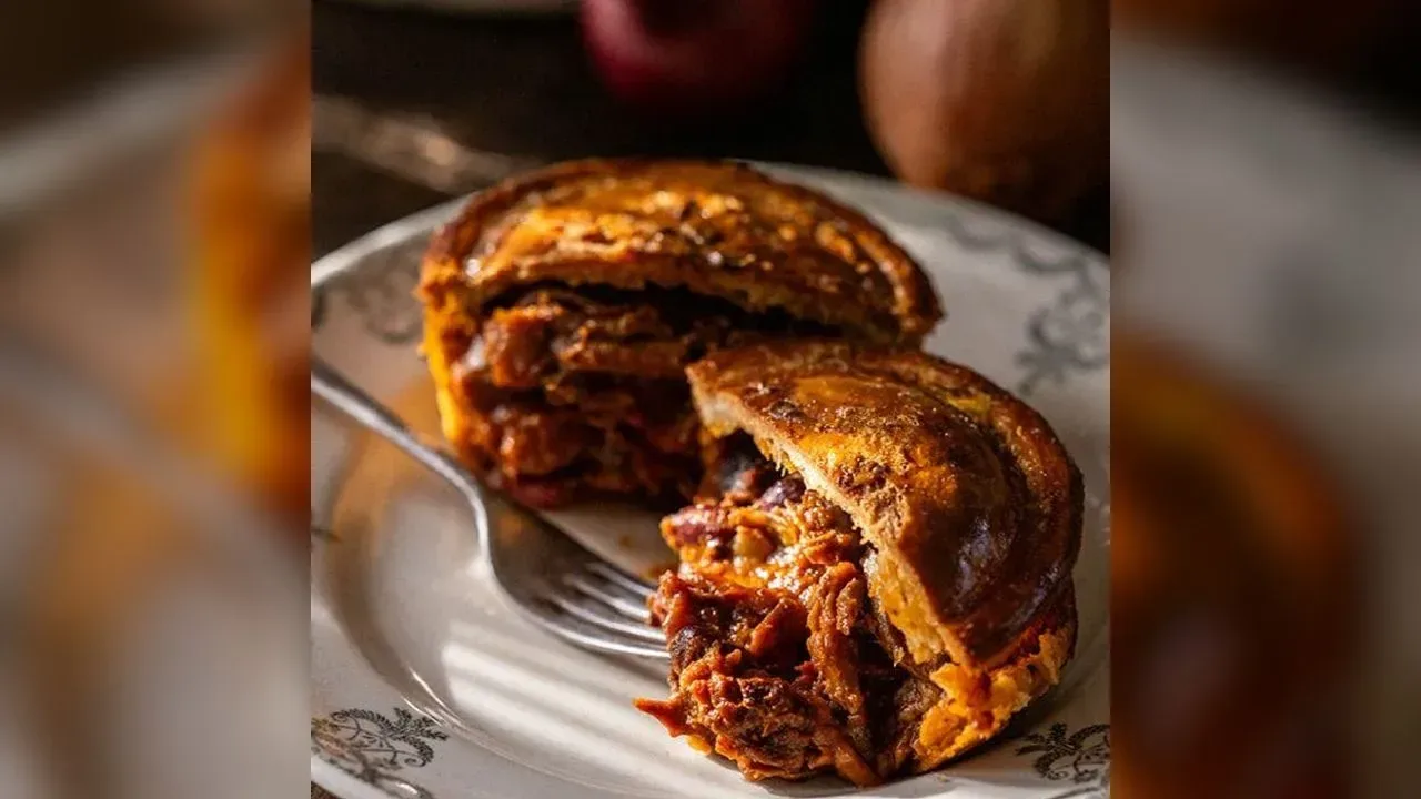 Mini chilli beef pies